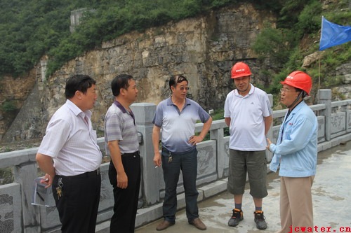 加強(qiáng)防汛督查，確保安全度汛
